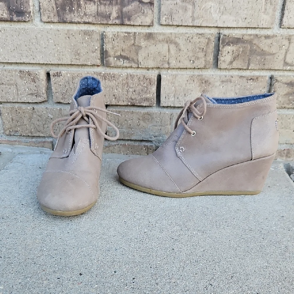 Toms Taupe Lace-Up Wedge Booties